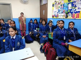 Honble-Chief-Minister-Interacting-with-the-Students-on-Womens-Safety-vis-karan-7